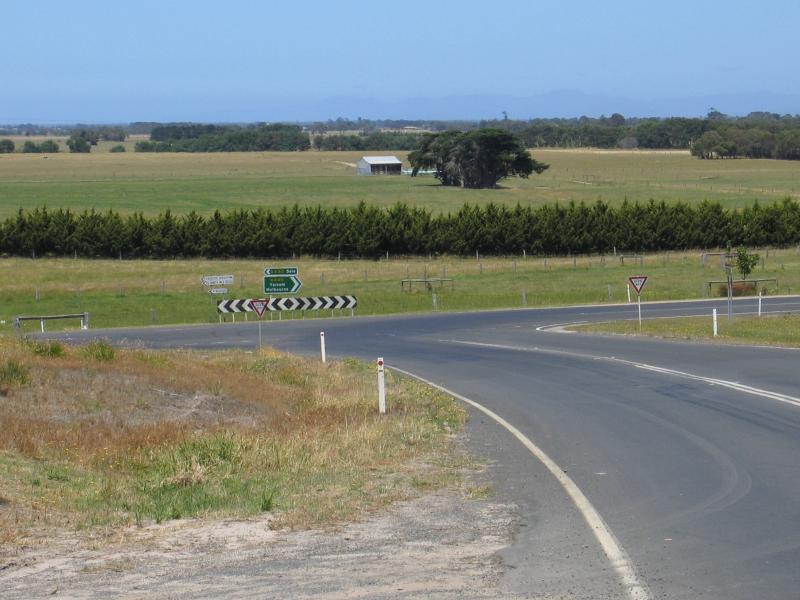 Yarram - Around Yarram: View south along Hyland Hwy towards South Gippsland Hwy