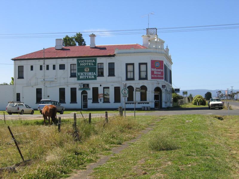 Yarram - Town of Alberton, south of Yarram: View north along South Gippsland Hwy towards Victoria Hotel