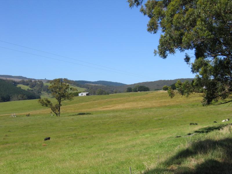 Yarram - Tarra Valley Road, north-west of Yarram: South-easterly views, north of Devon North