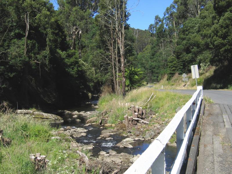 Yarram - Tarra Valley Road, north-west of Yarram: View along Tarra River from bridge