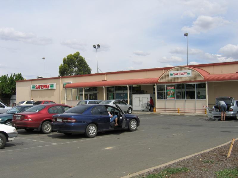 Yarrawonga - Commercial centre and shops - Safeway supermarket, Belmore St between McNally St and Orr St