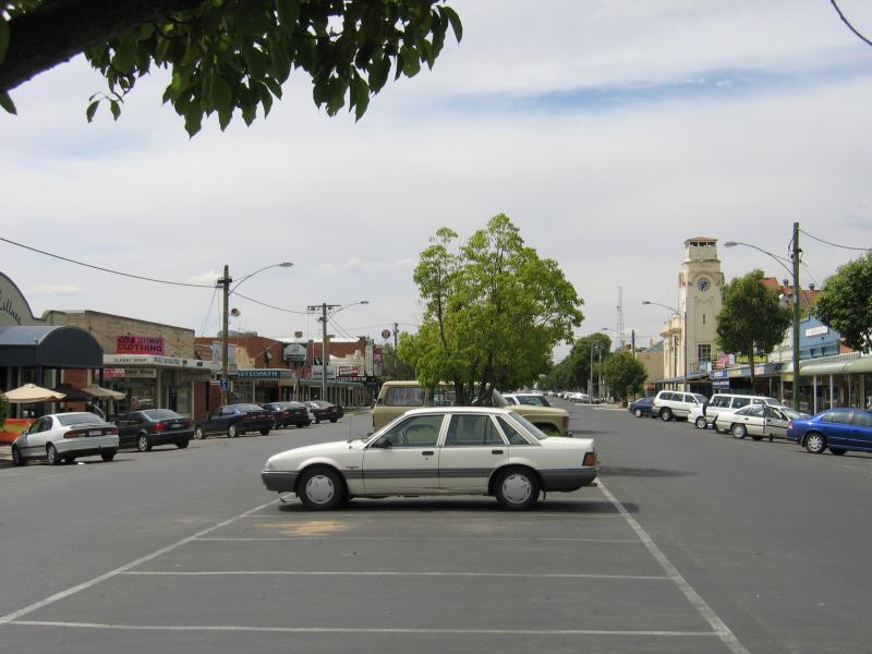 Yarrawonga - Commercial centre and shops - View north along Belmore St between McNally St and Orr St