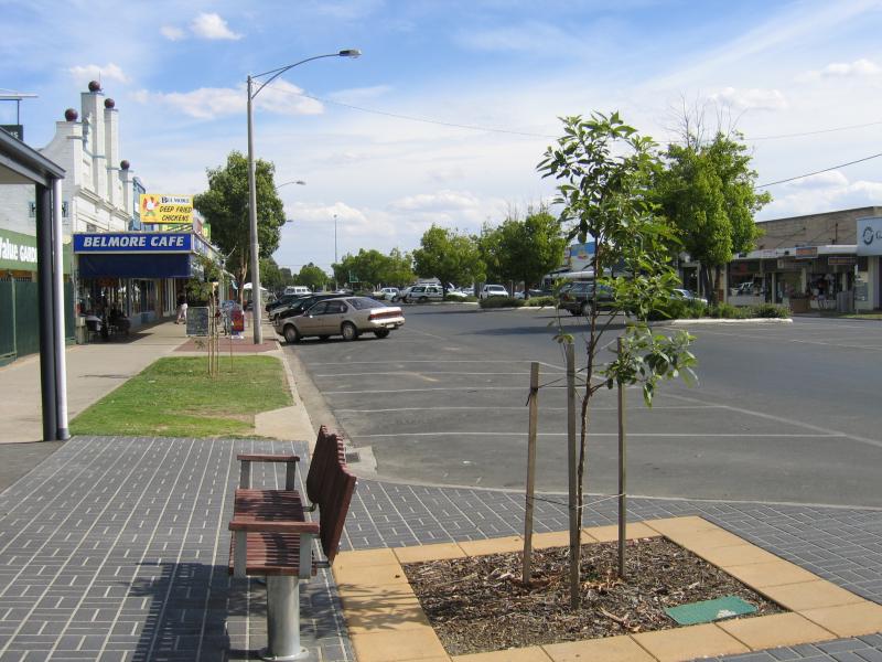 Yarrawonga - Commercial centre and shops: View south along Belmore St between Orr St and McNally St