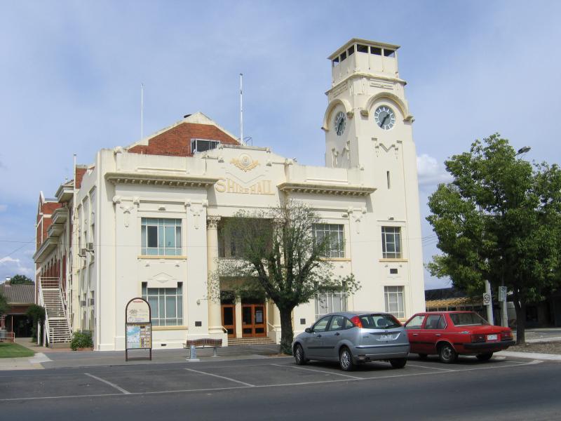 Yarrawonga - Commercial centre and shops - Shire Hall, corner Belmore St and Orr St