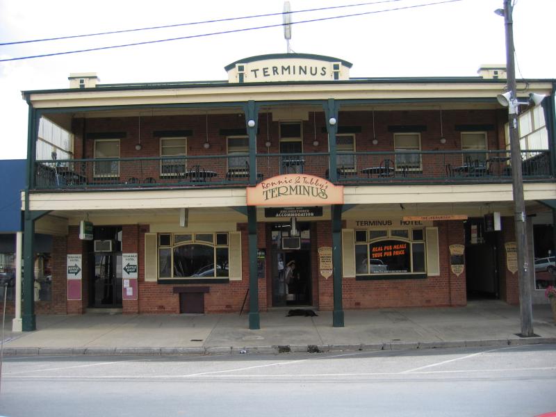Yarrawonga - Commercial centre and shops - Terminus Hotel, Belmore St between Orr St and Piper St