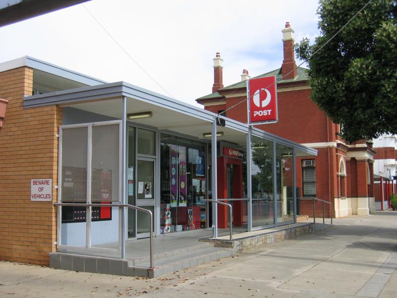 Yarrawonga - Commercial centre and shops - Post Office, Belmore St between Piper St and Witt St