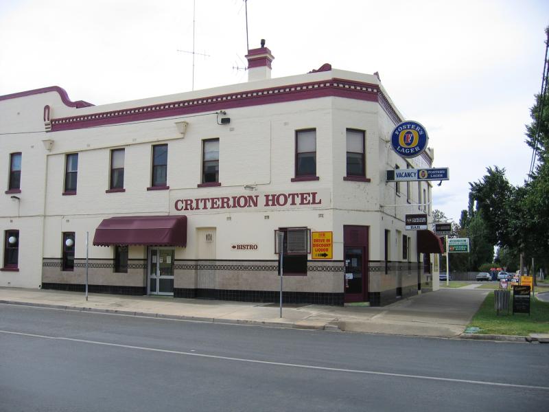 Yarrawonga - Commercial centre and shops - Criterion Hotel, corner Belmore St and Witt St