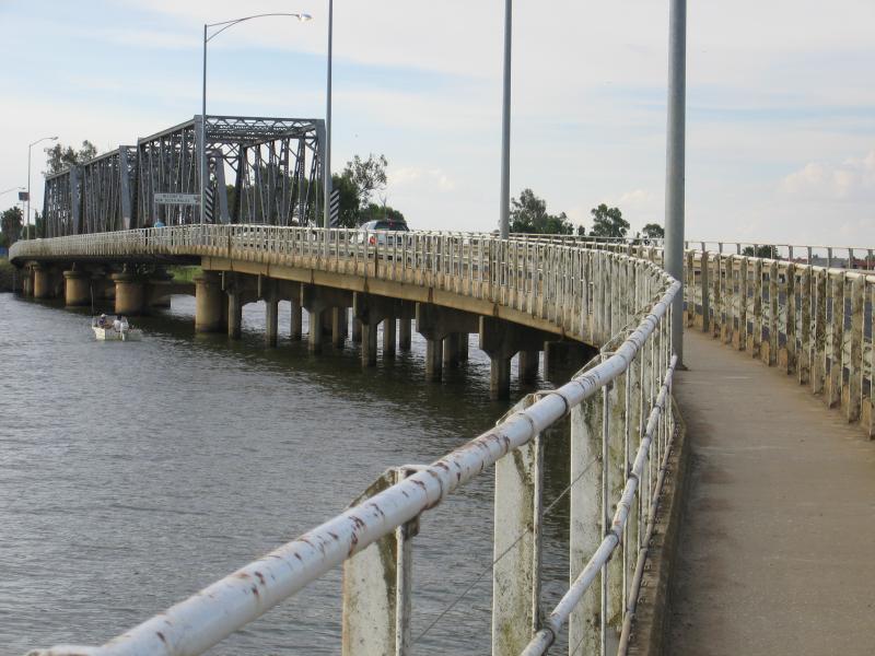 Yarrawonga - On the bridge across Lake Mulwala, Belmore Street - View north along bridge towards bend