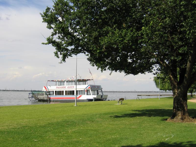 Yarrawonga - Lake Mulwala: View east along foreshore towards Paradise Queen cruise boat