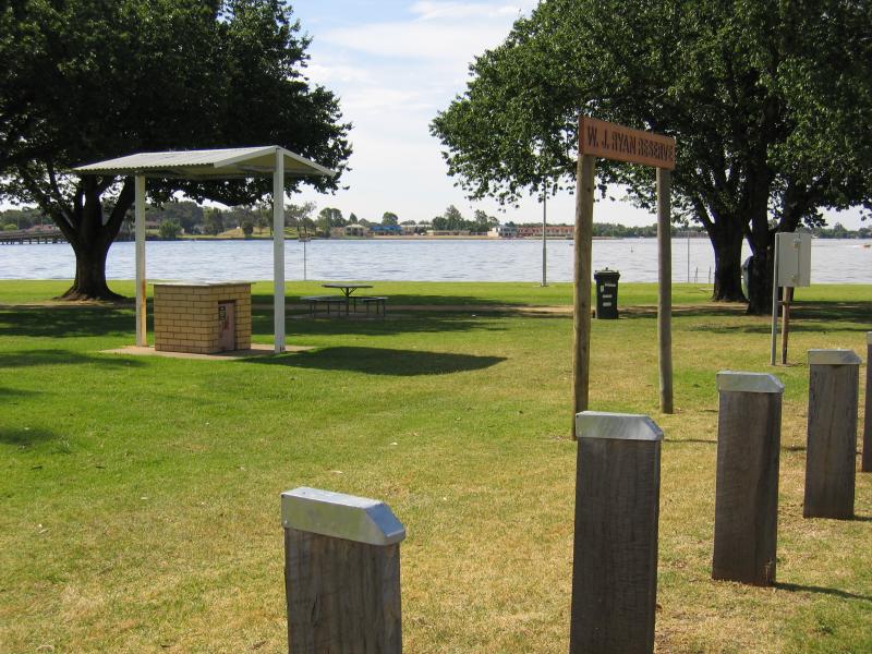 Yarrawonga - Lake Mulwala: W.J. Ryan Reserve, corner Bank St and Murphy St