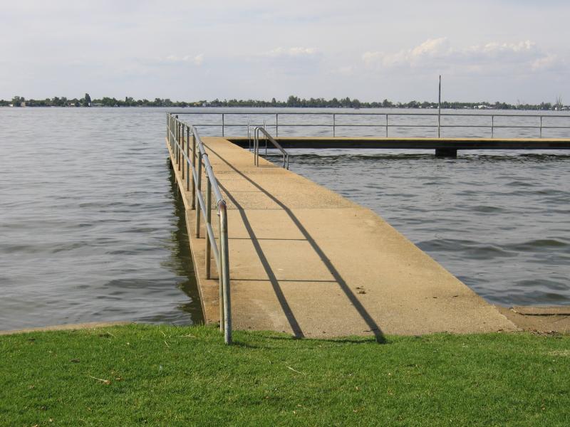 Yarrawonga photos - Travel Victoria: accommodation ...
