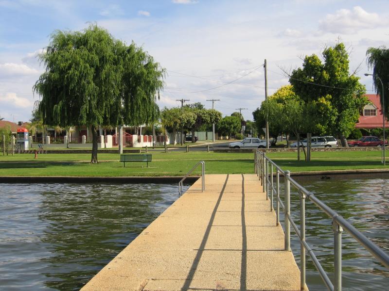 Yarrawonga - Lake Mulwala: From swimming enclosure, view back to shore and Bank St