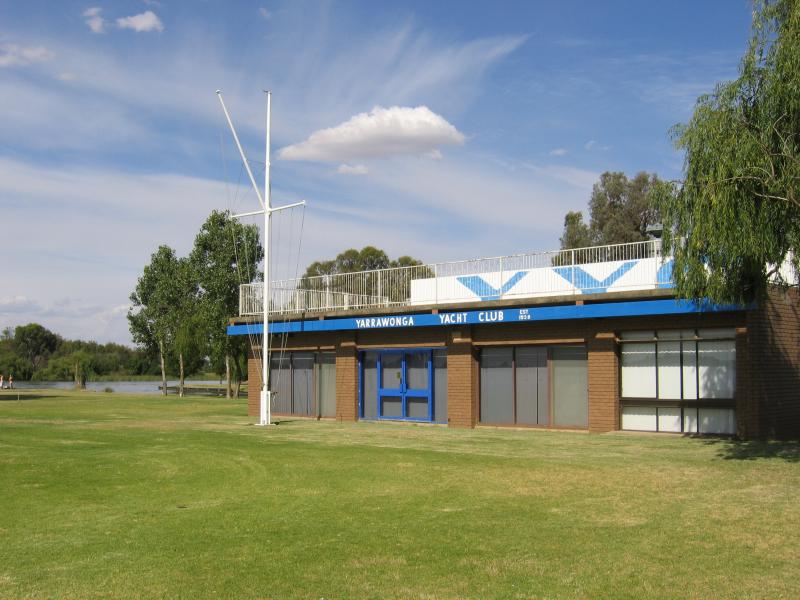Yarrawonga - Area around Yacht Club, at end of River Road: Yarrawonga Yacht Club building