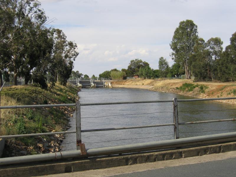 Yarrawonga - Alexandra Park and Yarrawonga Weir on Murray River at Lake Mulwala - View north-east along Yarrawonga Main Channel from bridge at Piper St