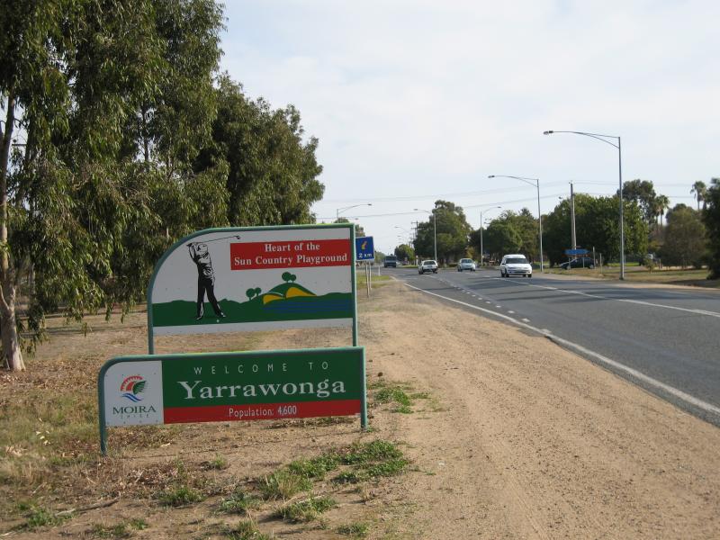 Yarrawonga - Around Yarrawonga and outskirts: Welcome to Yarrawonga town sign, view west along Murray Valley Highway towards Woods Rd