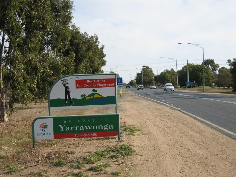 Yarrawonga - Around Yarrawonga and outskirts - Welcome to Yarrawonga town sign, view west along Murray Valley Highway towards Woods Rd
