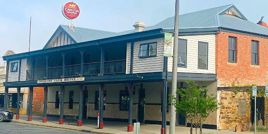 Country Club Hotel, Yea