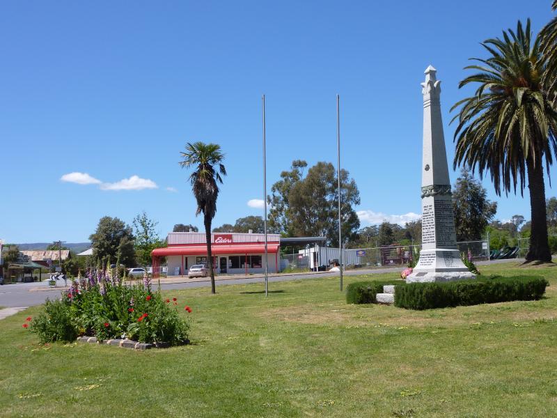 Yea - Gardens between Station Street, Lyons Street and Pelissier Street: View east through gardens towards Pelissier St