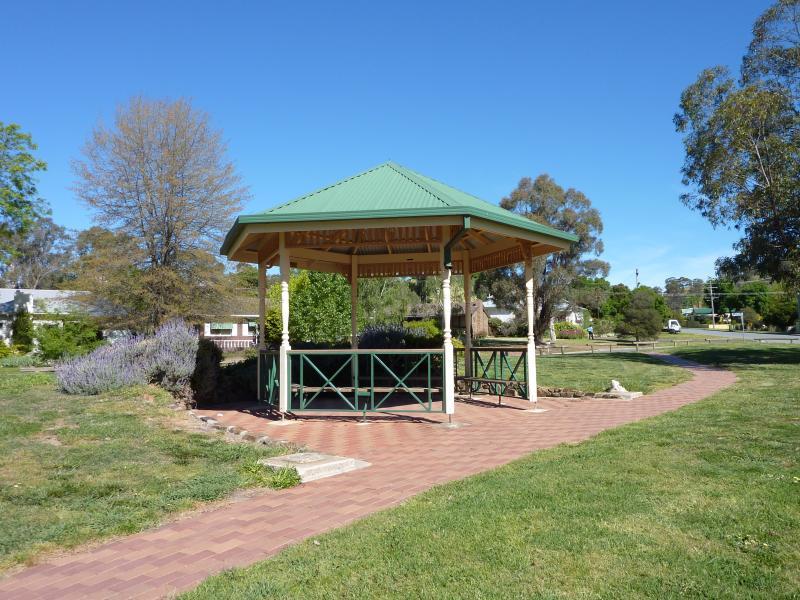 Yea - Around Yea: Rotunda, corner Melbourne Rd and Raglan St