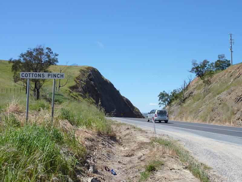 Yea - Goulburn Valley Highway east of Yea: View east along Goulburn Valley Hwy towards Cottons Pinch